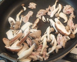 お弁当に❀茸と豚肉のマヨチーズ炒め♬作り方2写真