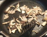 お弁当に❀茸と豚肉のマヨチーズ炒め♬作り方3写真