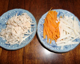 蒸し鶏と蒲鉾の柚子胡椒マヨネーズ和え作り方1写真