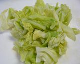 茹でキャベツとカニカマのわさび醤油合え作り方1写真