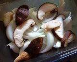 新玉葱と椎茸の海苔・ラー油和え作り方3写真