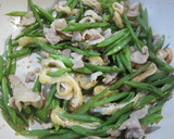 ささげと油揚げと豚バラ肉の炒め物作り方5写真