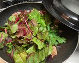 ビーツの葉とザーサイの豚肉炒め作り方6写真