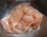 鶏胸の極薄かつ重♪衣は片栗粉＋パン粉使用作り方2写真