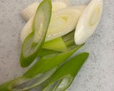 【材料3つ】葱と松山あげのうどん作り方1写真