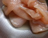 鶏胸の極薄かつ重♪衣は片栗粉＋パン粉使用作り方3写真
