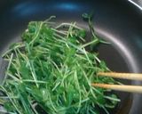 １分で豆苗塩炒め☆栄養士ママ作り方2写真