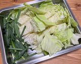 ただの野菜炒め(キャベツとニラ)作り方1写真