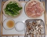 鶏胸肉＆ピーマン＆舞茸のコンソメ味炒め作り方1写真