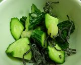 胡瓜とトマトの塩昆布胡麻ラー油和え作り方3写真