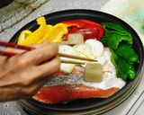 えのき氷でしゃけの夏鍋、パプリカも添えて作り方3写真
