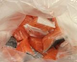 鮭とズッキーニのソテー　ニンニク風味作り方1写真