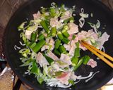 豚バラとオクラと葱の塩焼きそば作り方5写真
