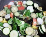 夏野菜とベーコンのトマトチーズ煮作り方2写真