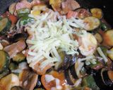 夏野菜とベーコンのトマトチーズ煮作り方5写真