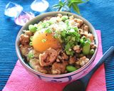 鶏ひき肉・揚げ・ひじき　焙煎にんにく丼作り方11写真