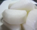 スペアリブと大根の梅干＆にんにく＆醤油煮作り方1写真