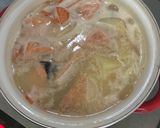 バターと味噌のコク♪鮭とじゃがいもの洋風石狩鍋作り方6写真