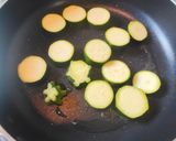 ズッキーニとソーセージのカレー炒め作り方3写真