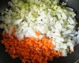 香味野菜たっぷり鶏もも肉のトマト煮込み作り方1写真