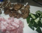きゅうり・まいたけ・豚肉の梅肉炒め作り方2写真