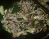 きゅうり・まいたけ・豚肉の梅肉炒め作り方5写真
