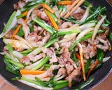 豚とニラのにんにく辛味噌スタミナ炒め😋🍚作り方5写真