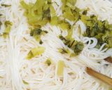 日韓の漬け物で食べる汁なしラー油そば作り方3写真