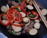 夏野菜と牛こま角切りソテーの、青ジソ混ぜ作り方2写真