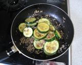 ズッキーニとひき肉のカレー醤油炒め作り方4写真