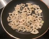 レンコンと春菊の炒め物(洋風)作り方1写真