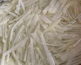 居酒屋さんの大根サラダ作り方1写真