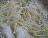 100円の餃子で豆乳担々麺風餃子スープだ作り方3写真