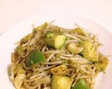簡単☆もやしとアボカドでニンニク醤油炒め作り方6写真
