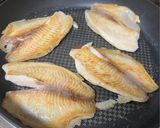 フライパンひとつ☆白身魚のバターソース☆作り方2写真