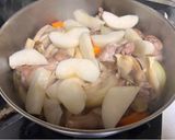 夕食♡手羽元の梨・エリンギ入り赤ワイン簡単煮込み作り方3写真