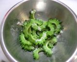 塩麹で下味★ゴーヤとツナの梅生姜炒め作り方1写真