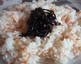 ✿鮭おにぎりにコンブＩＮ✿作り方1写真
