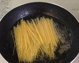 フライパンひとつ！ねぎ塩豚の温玉パスタ作り方3写真