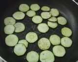ズッキーニとツナのチーズパン粉炒め作り方2写真