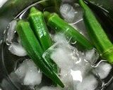 さっぱり味♫オクラの梅ワカメ和え作り方2写真