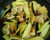 茄子と鶏胸肉の塩麹炒め作り方3写真