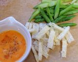 アスパラと揚げ、卵のスープ。作り方1写真