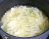 アスパラと揚げ、卵のスープ。作り方3写真