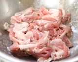 たっぷり玉ねぎと豚こまのトンテキ風炒め作り方1写真
