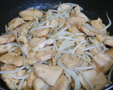 *柔らか～♪鶏むね肉のマヨめんつゆ炒め*作り方3写真