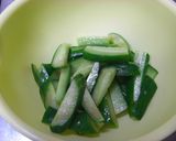 ごはんモリモリ☆胡瓜と挽き肉の炒め物♪作り方1写真