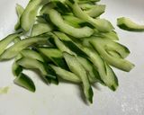 きゅうりと油揚げの味噌汁作り方1写真