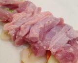 塩麹で蒸し鶏!夏野菜とともに作り方3写真