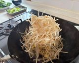 もやし炒めに卵焼きを添えて❣️作り方5写真